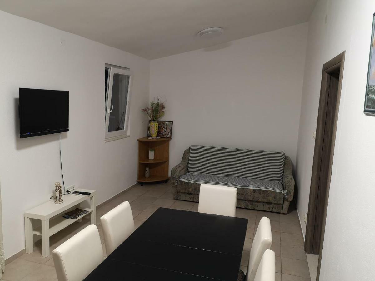 Apartment Joke Ražanj Extérieur photo